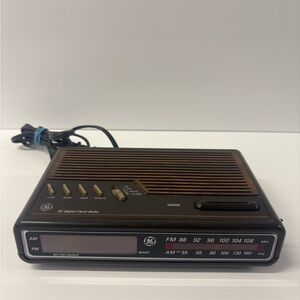 GE Digital Clock Radio - Model No. 7-4612B